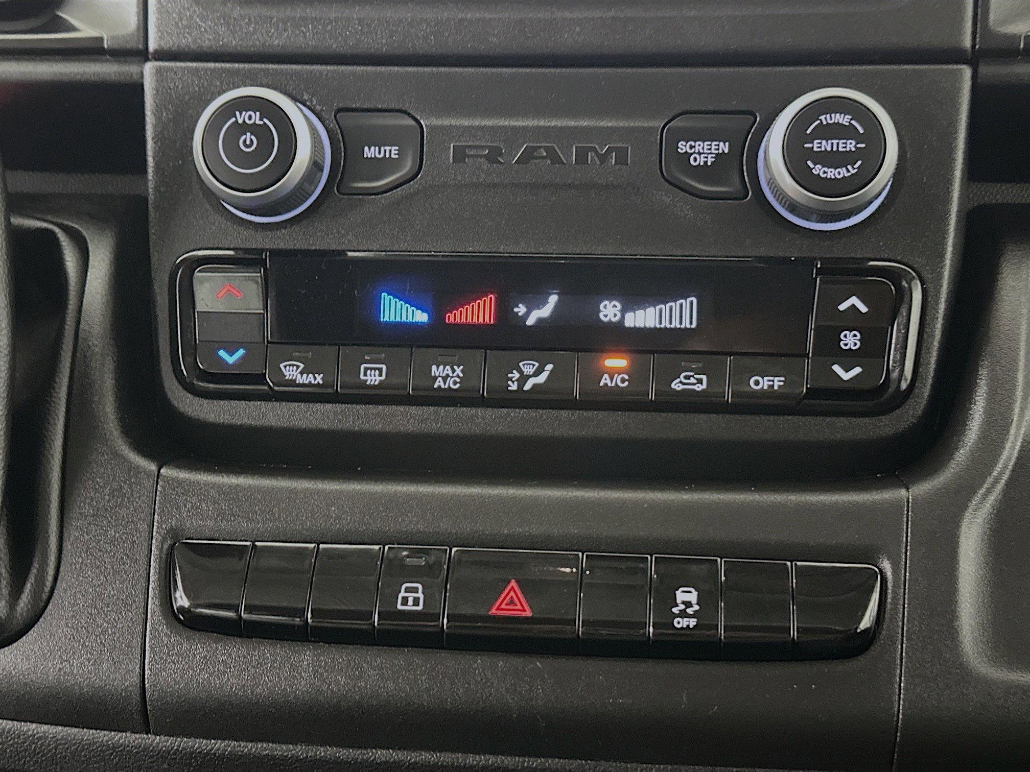 Used 2025 RAM ProMaster 2500 w/ Convenience Group image 23