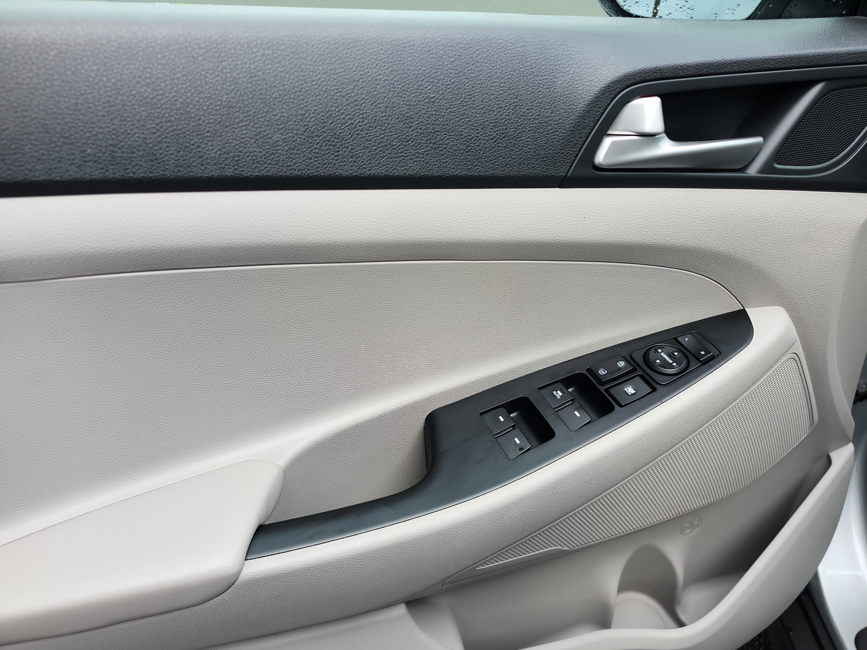 Used 2019 Hyundai Tucson Value AWD/4WD image 16