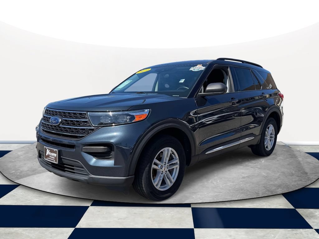 Used 2023 Ford Explorer XLT AWD/4WD image 2