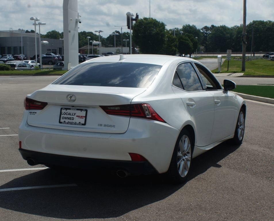Used 2016 Lexus IS 200t RWD image 18