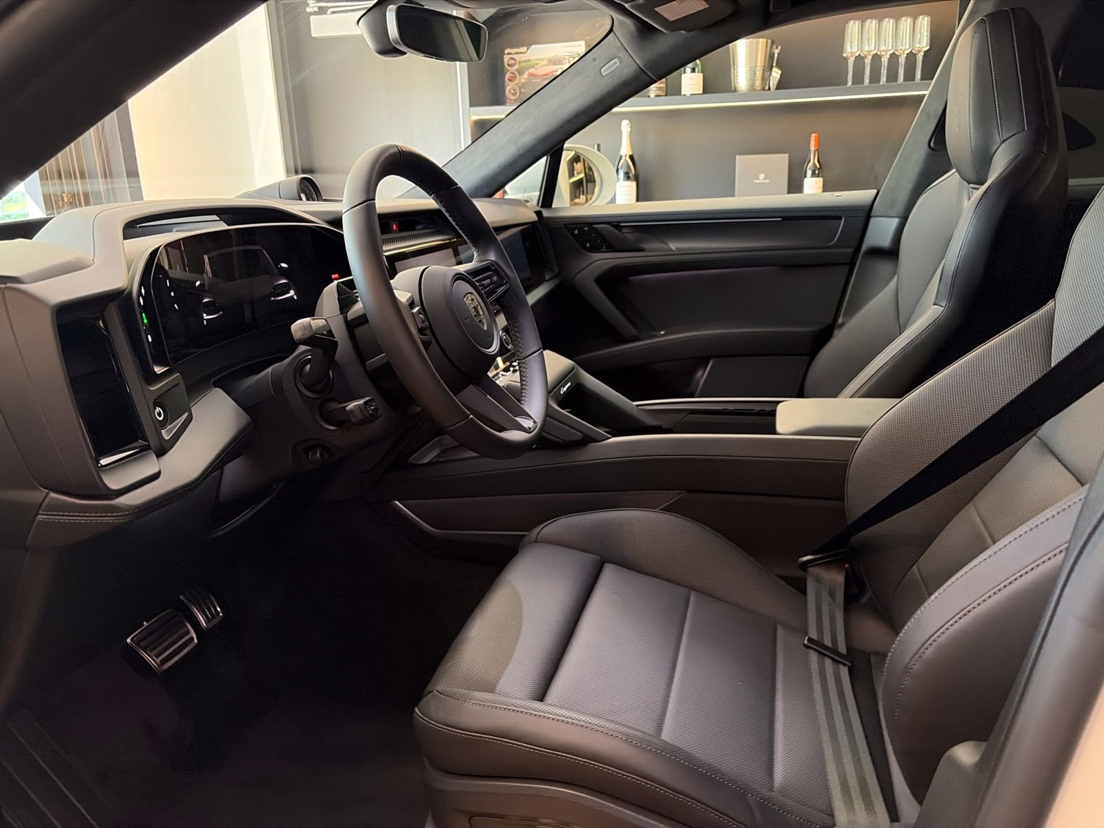 Certified 2026 Porsche Cayenne Turbo AWD/4WD image 8