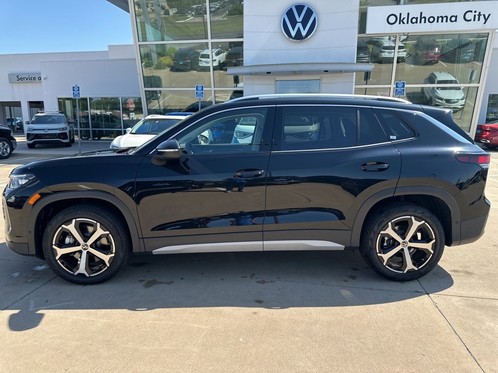 New 2025 Volkswagen Tiguan SE image 2