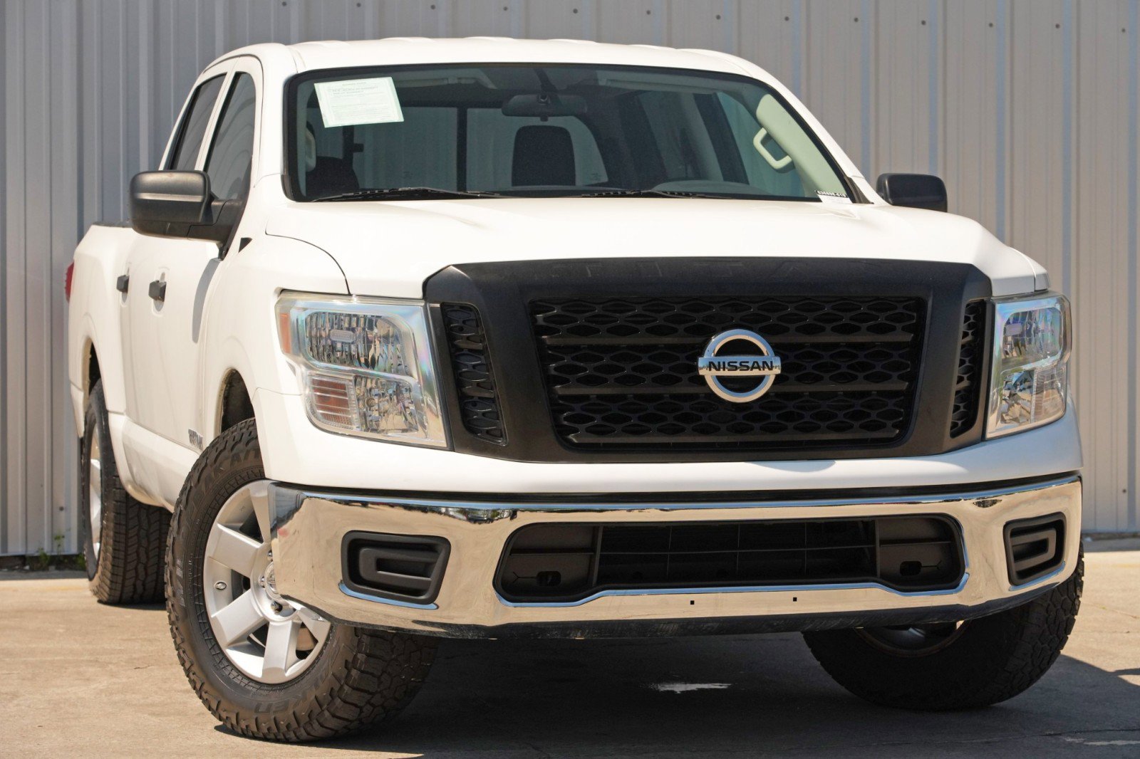 Used 2018 Nissan Titan S w/ S Utility Package image 2