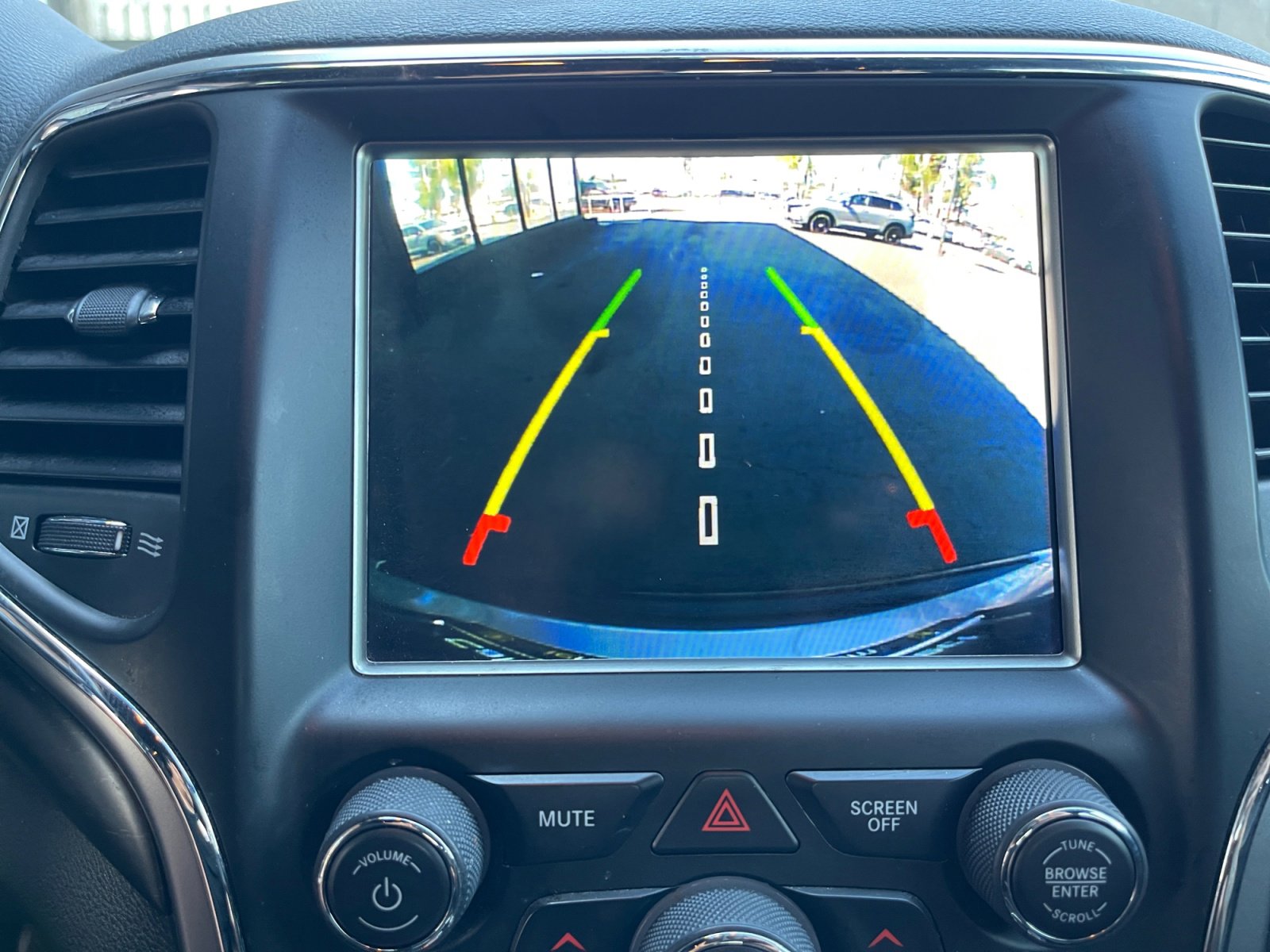 Used 2018 Jeep Grand Cherokee Altitude image 21