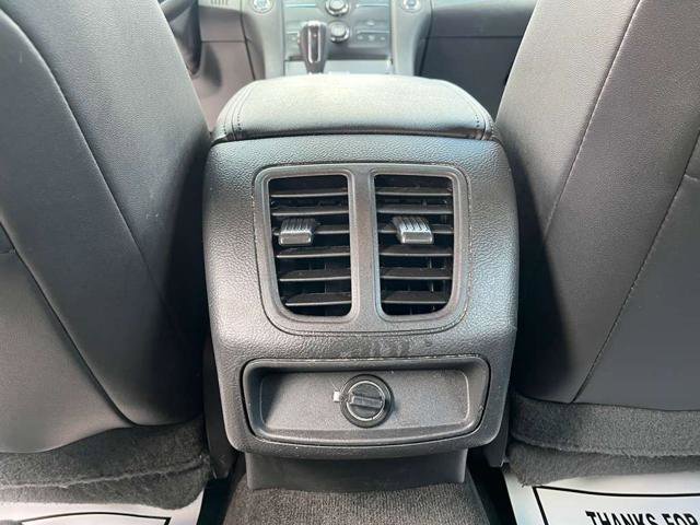 Used 2015 Ford Taurus SEL w/ Equipment Group 201A FWD image 15