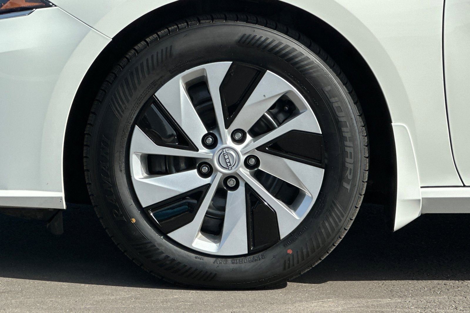 Used 2025 Nissan Altima 2.5 S FWD image 34