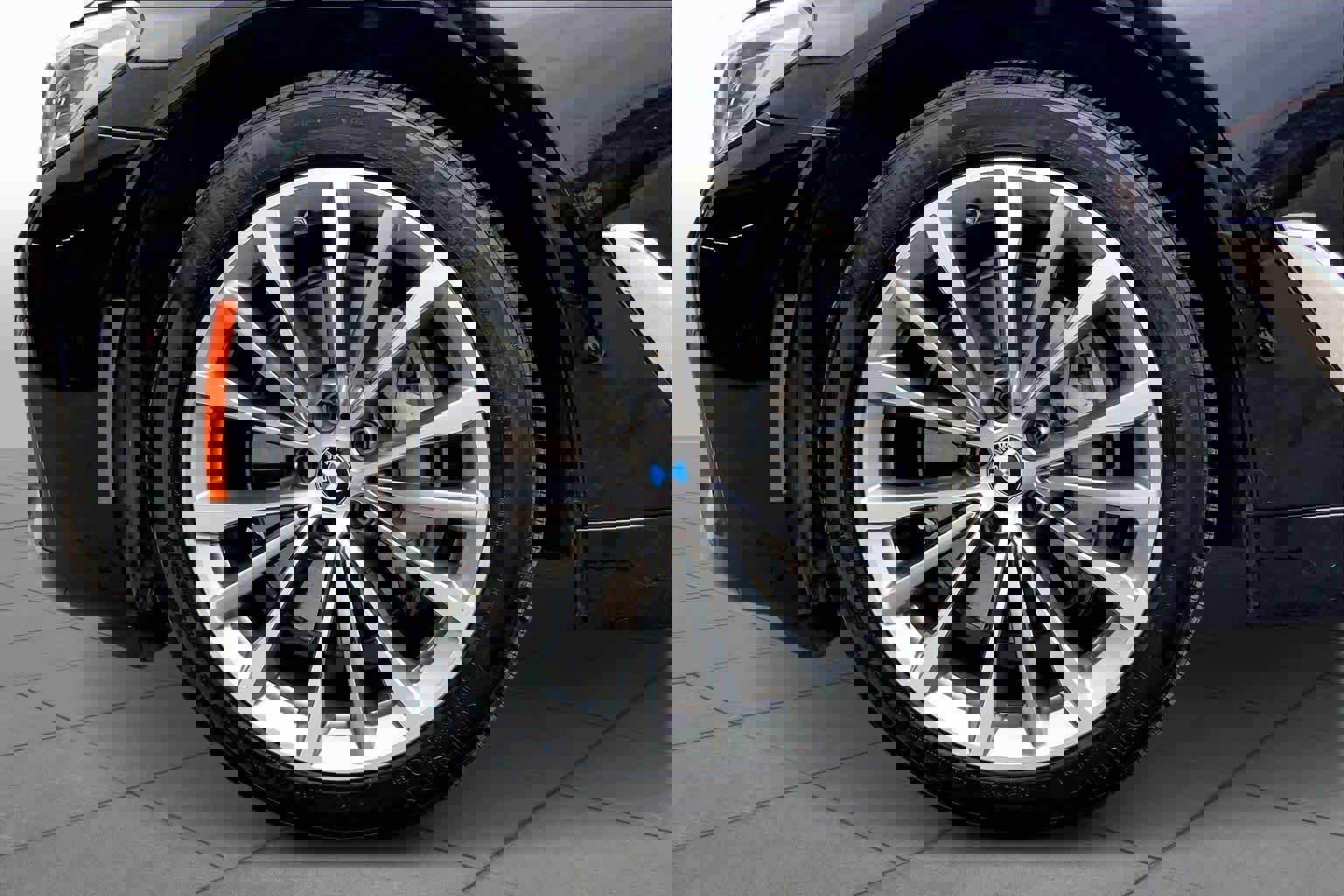 Used 2023 BMW 540i w/ Premium Package image 9