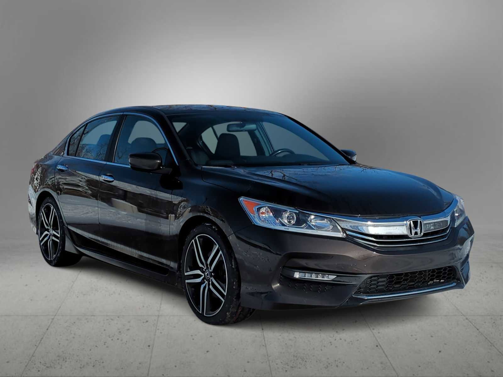 Used 2017 Honda Accord Sport Special Edition image 2