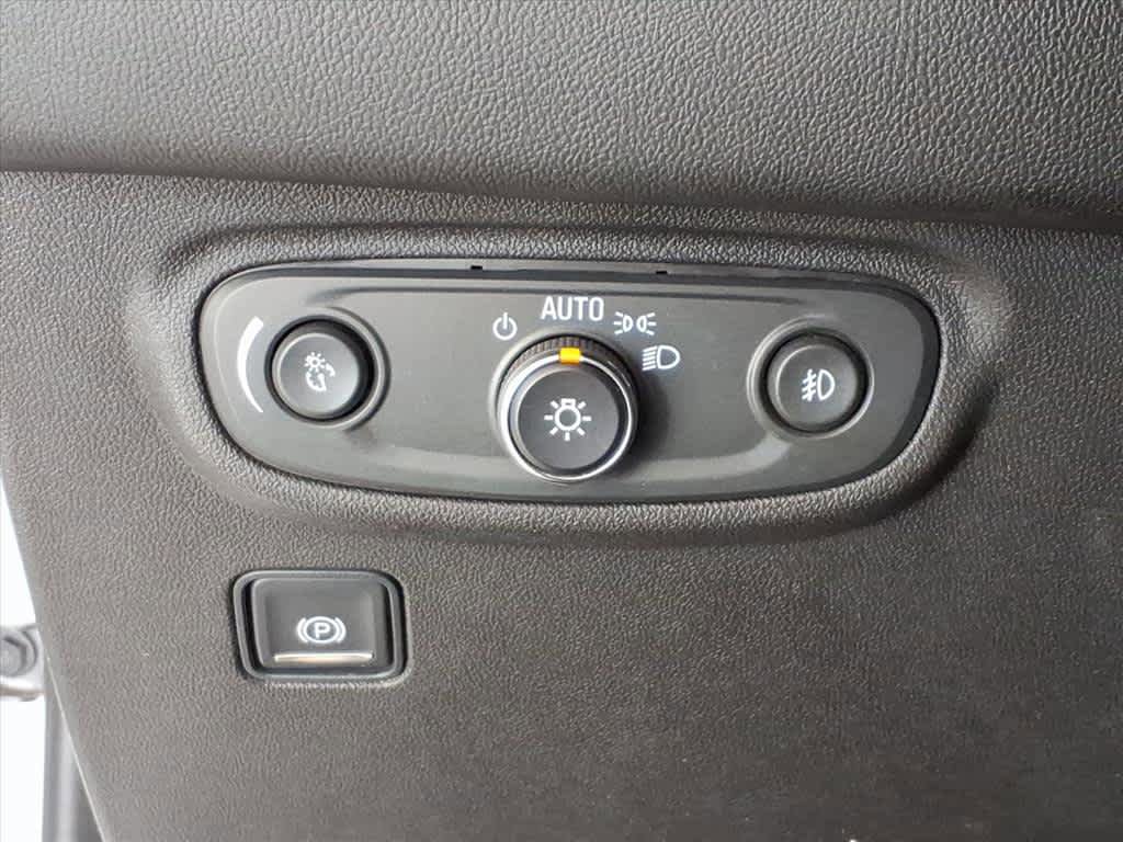 Used 2022 GMC Terrain AT4 w/ Infotainment Package II image 11