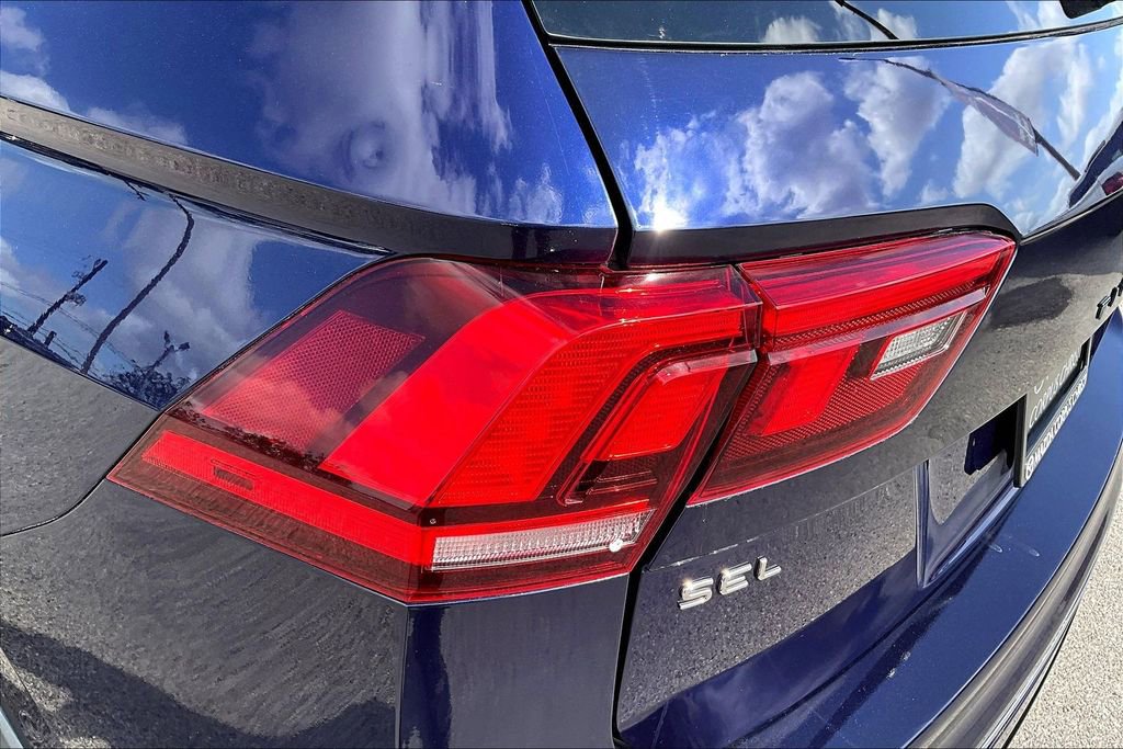 Used 2022 Volkswagen Tiguan SEL R-Line AWD/4WD image 24