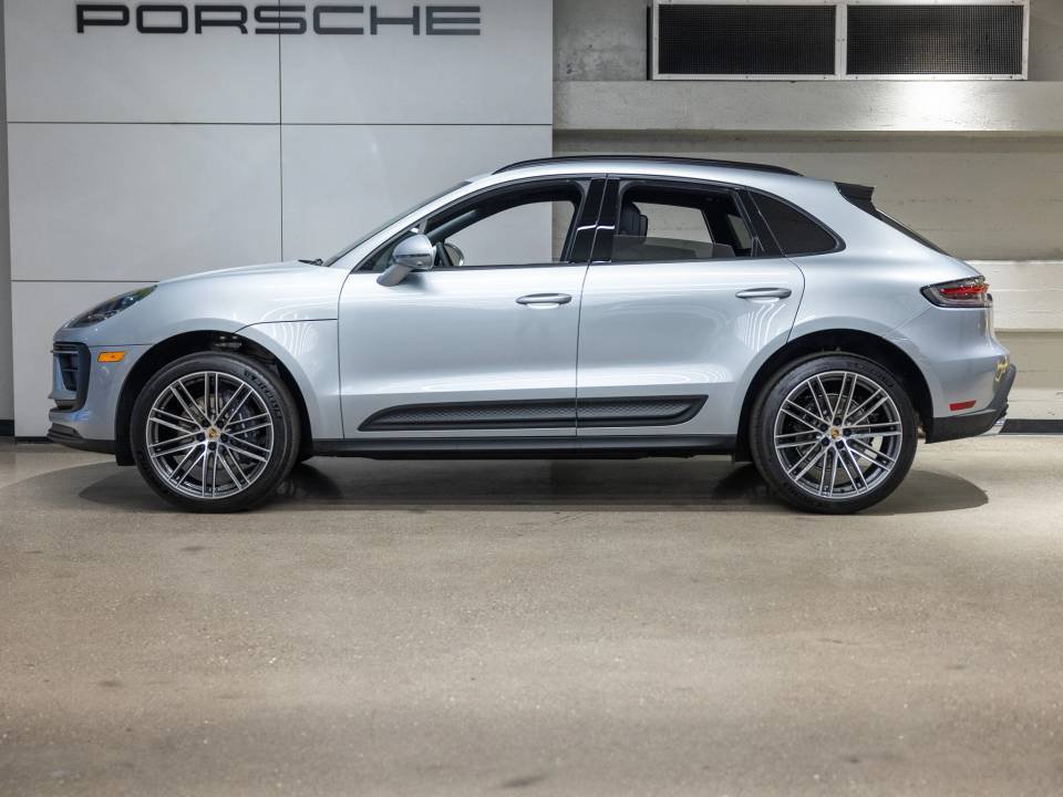 Certified 2026 Porsche Macan AWD/4WD image 2