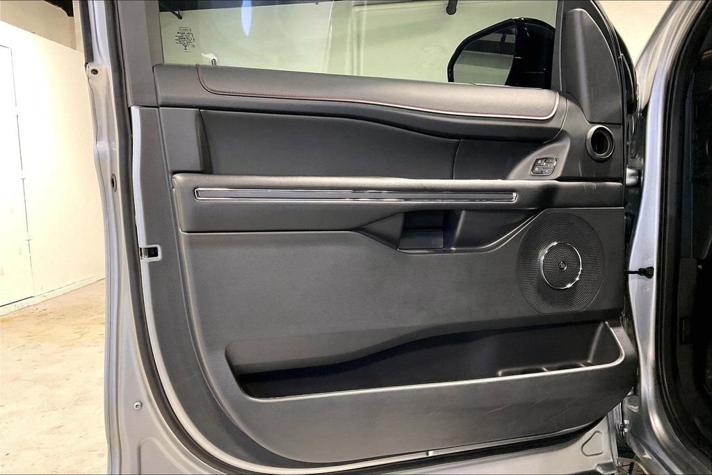 Used 2024 Ford Expedition Limited image 21