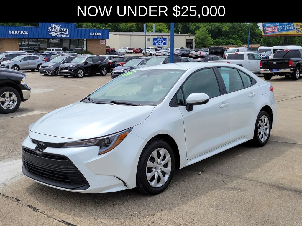 Used 2025 Toyota Corolla LE FWD image 2