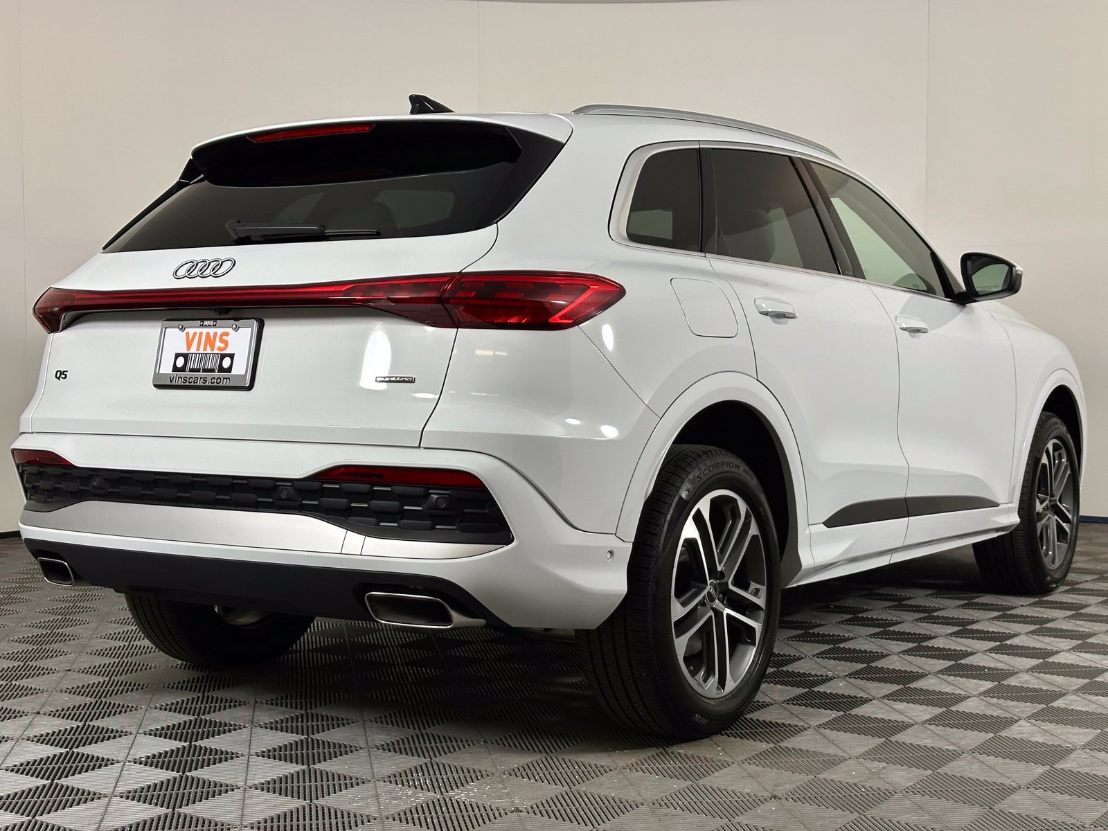 Used 2025 Audi Q5 Premium AWD/4WD image 4