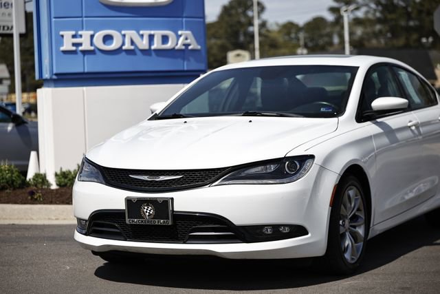 Used 2015 Chrysler 200 S w/ Navigation & Sound Group I image 2