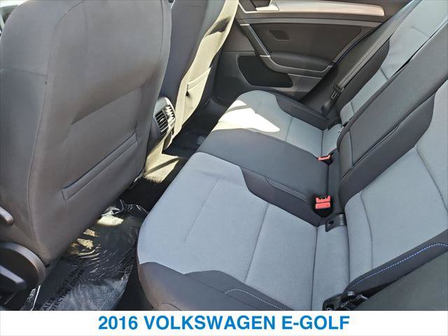 Used 2016 Volkswagen e-Golf SE w/ DC Fast Charging Package FWD image 22