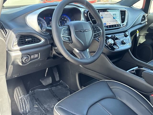 New 2026 Chrysler Pacifica Limited FWD image 16