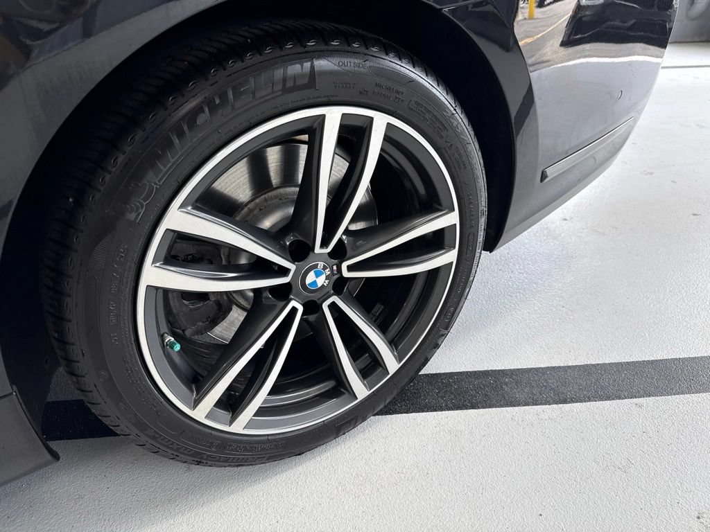 Used 2022 BMW 750i xDrive w/ M Sport Package AWD/4WD image 12