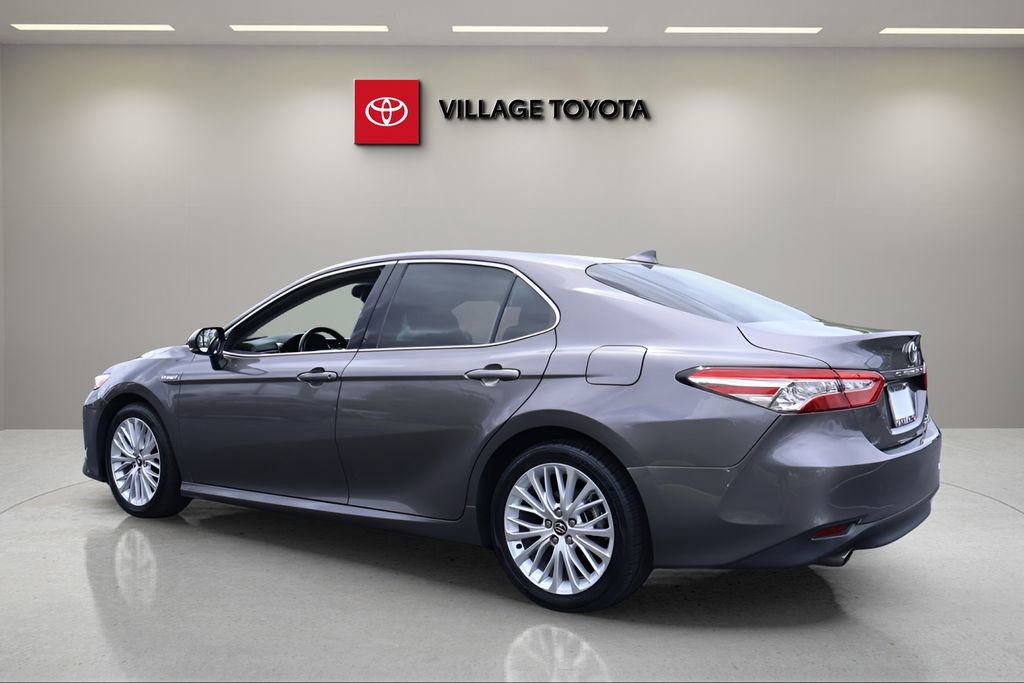 Certified 2020 Toyota Camry XLE FWD image 3