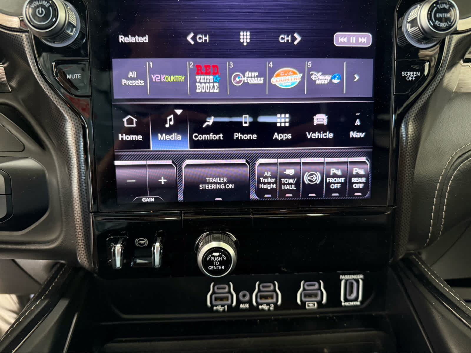 Used 2025 RAM 3500 Limited AWD/4WD image 20