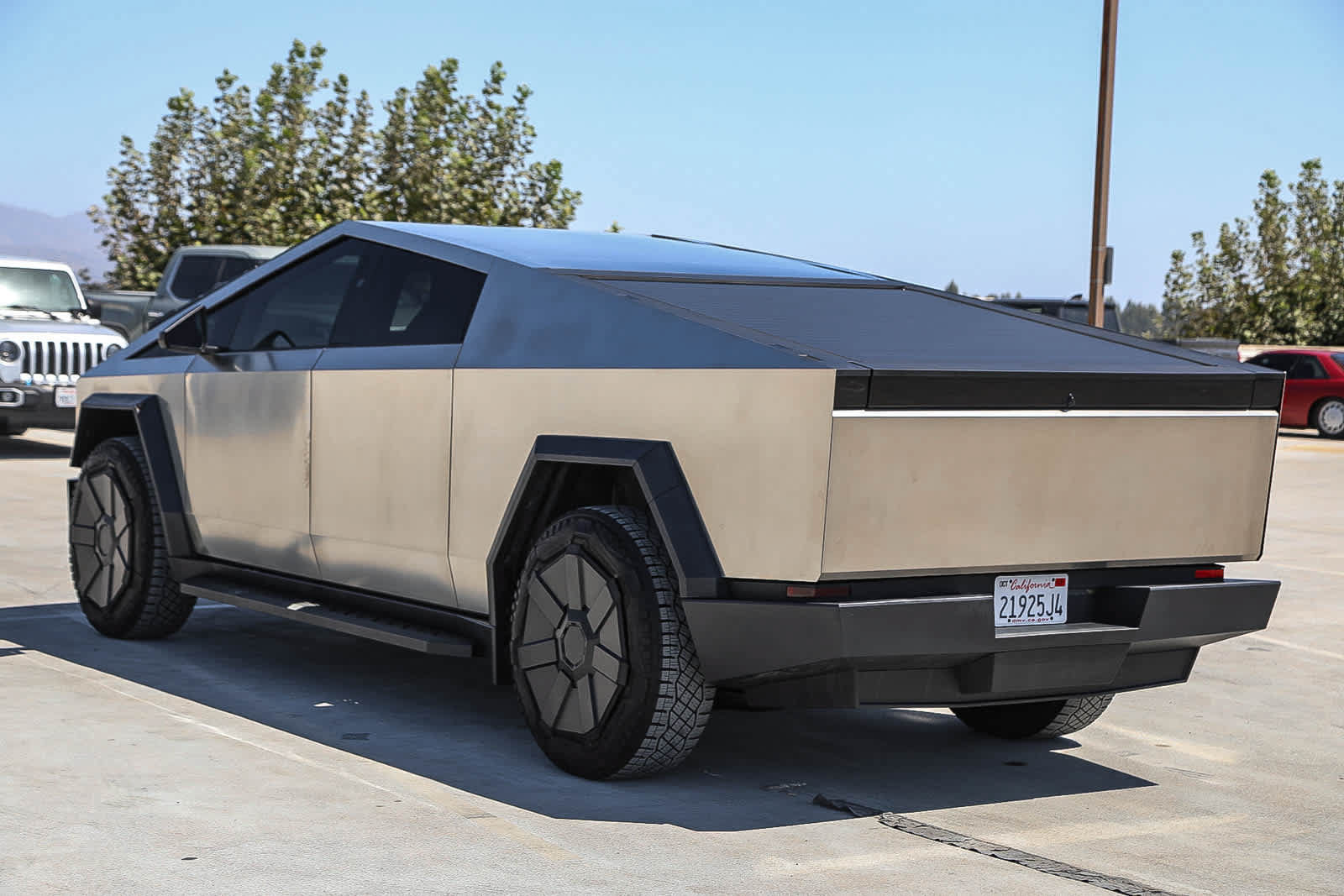 Used 2025 Tesla Cybertruck AWD Crew Cab image 7