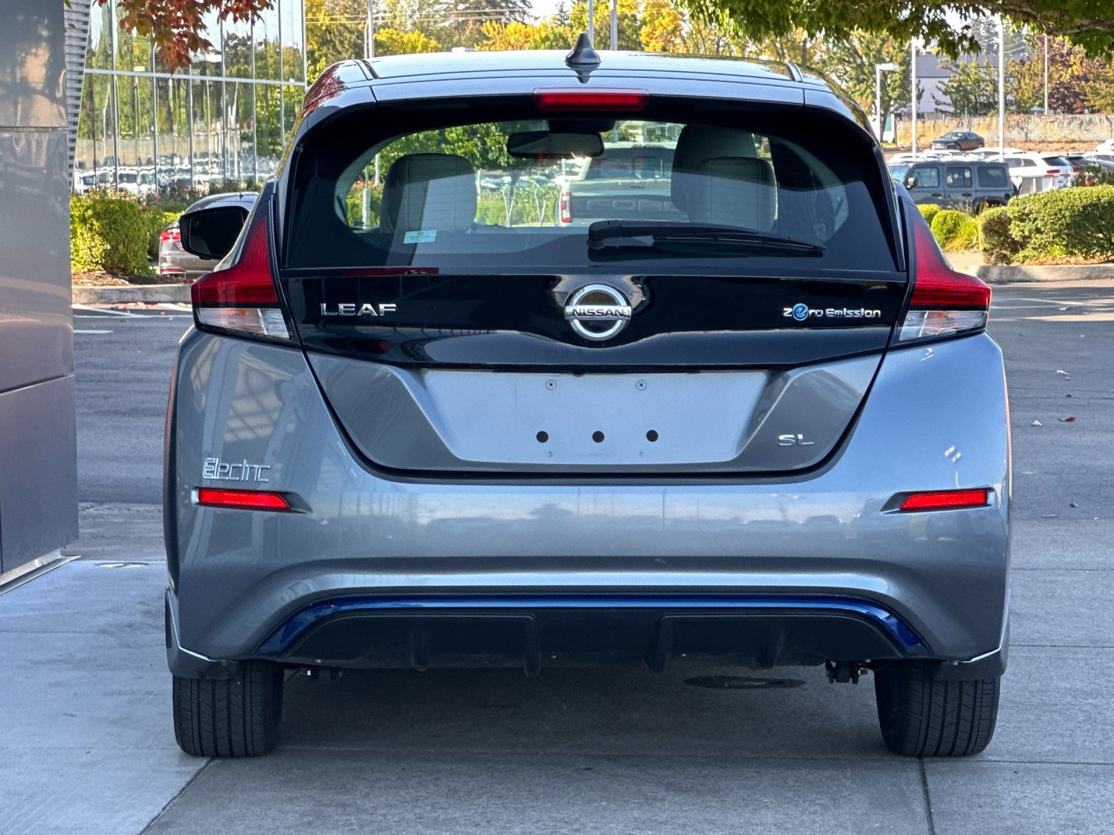 Used 2018 Nissan Leaf SL w/ SL Technology Package FWD image 4