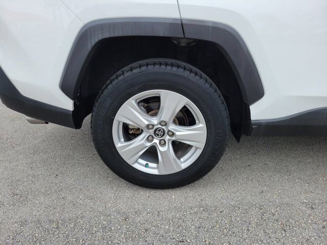 Used 2020 Toyota RAV4 XLE w/ Convenience Package FWD image 5
