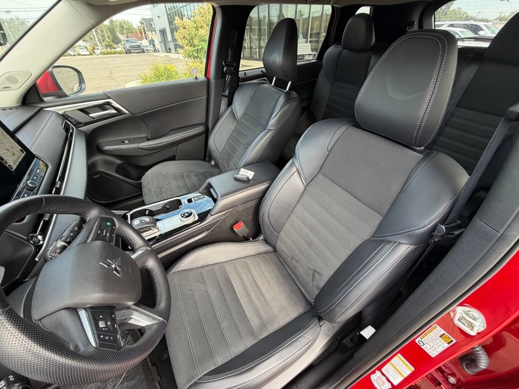 Used 2025 Mitsubishi Outlander SE FWD image 7