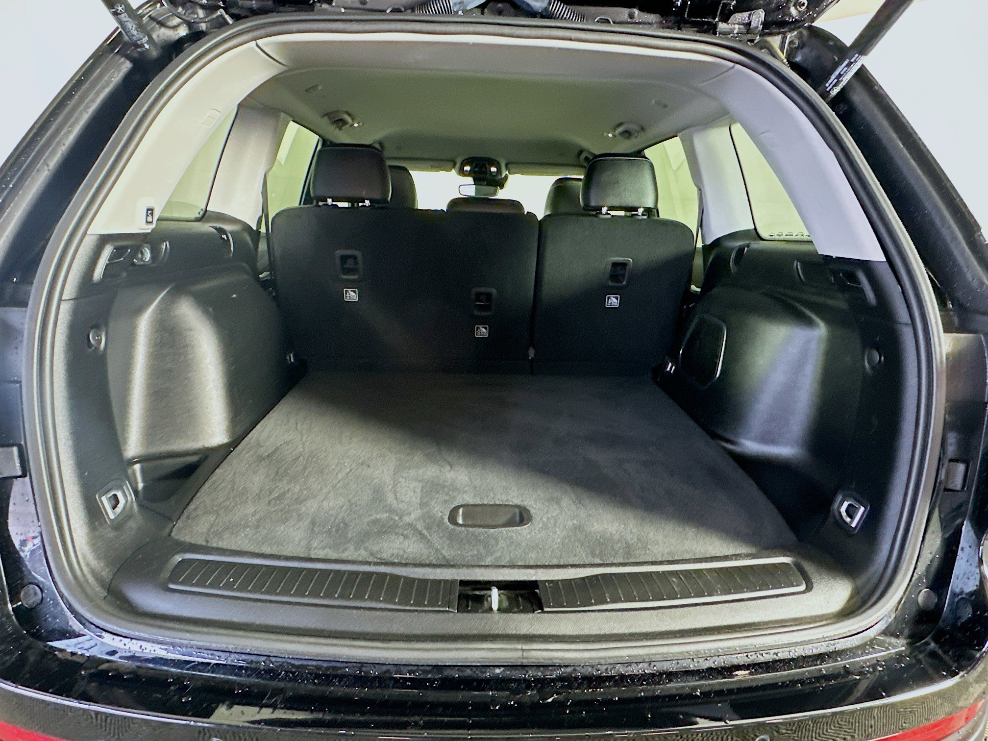 Used 2023 Jeep Grand Cherokee Limited w/ Black Appearance Package image 29