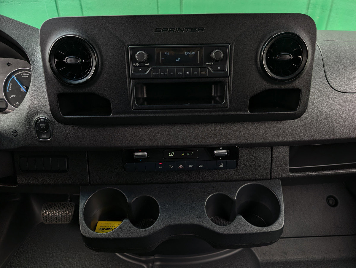 Used 2024 Mercedes-Benz eSprinter 170 Cargo image 30