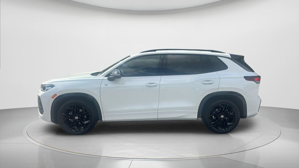 New 2026 Volkswagen Tiguan SE R-Line FWD image 8
