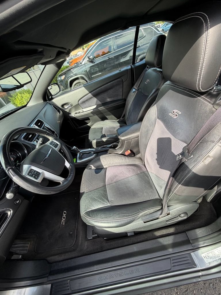 Used 2012 Chrysler 200 S FWD image 24