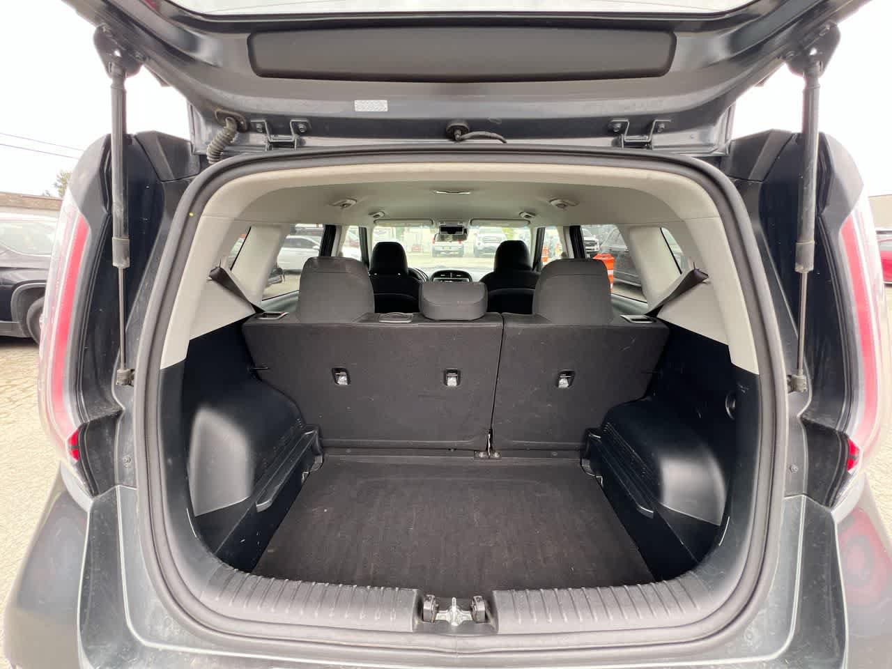 Used 2024 Kia Soul LX w/ Option Group 015 FWD image 25