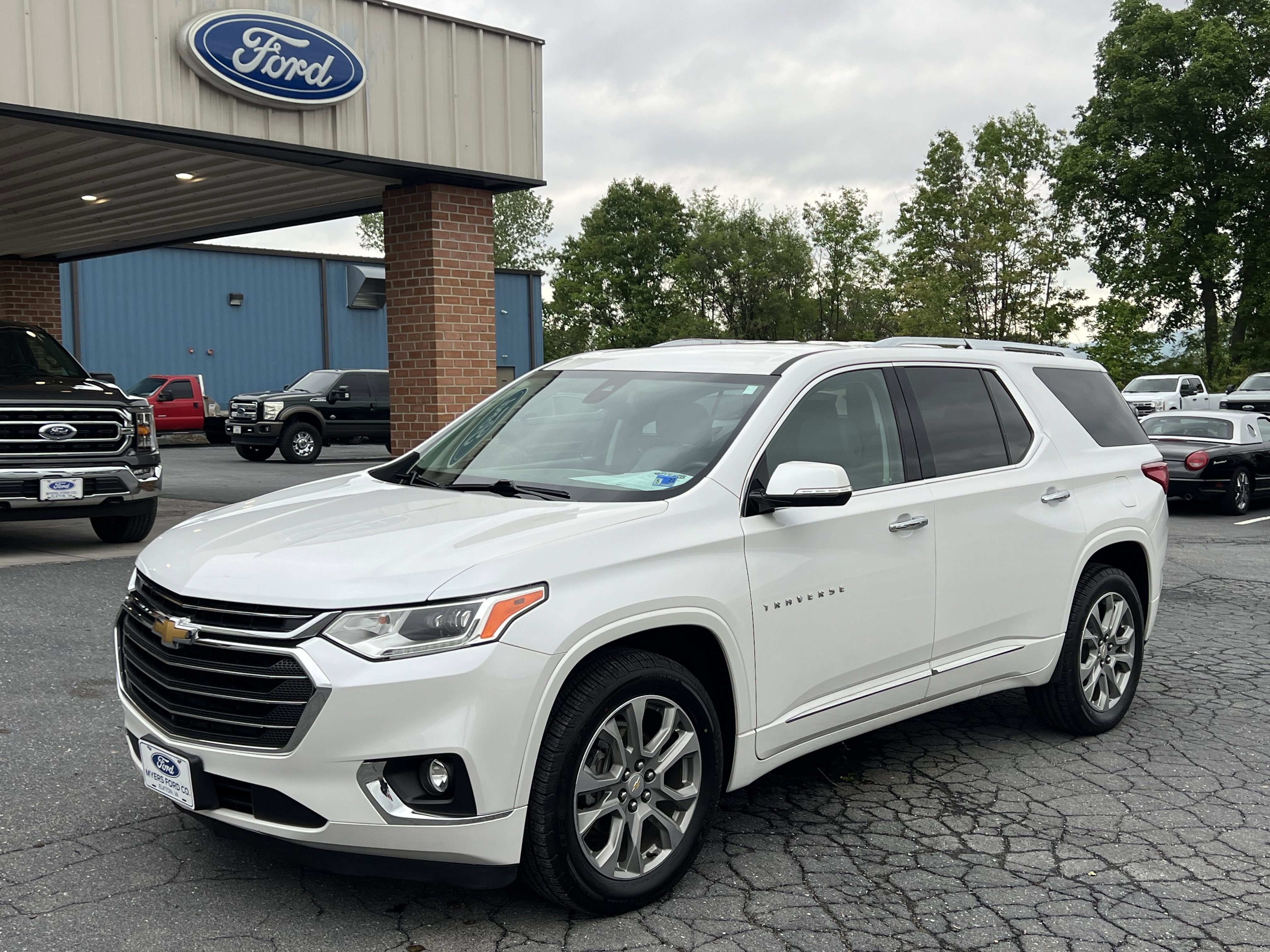 Used 2019 Chevrolet Traverse Premier AWD/4WD image 2