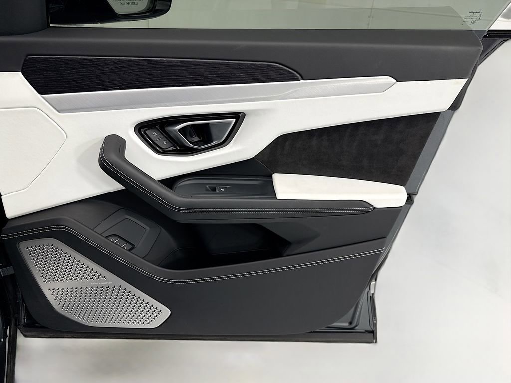 Used 2019 Lamborghini Urus AWD/4WD image 24