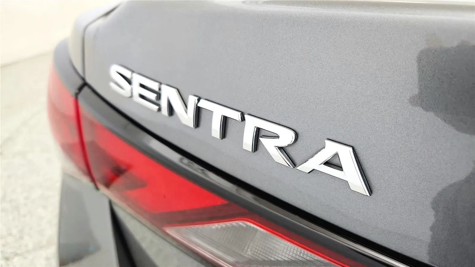 Used 2024 Nissan Sentra SV FWD image 17