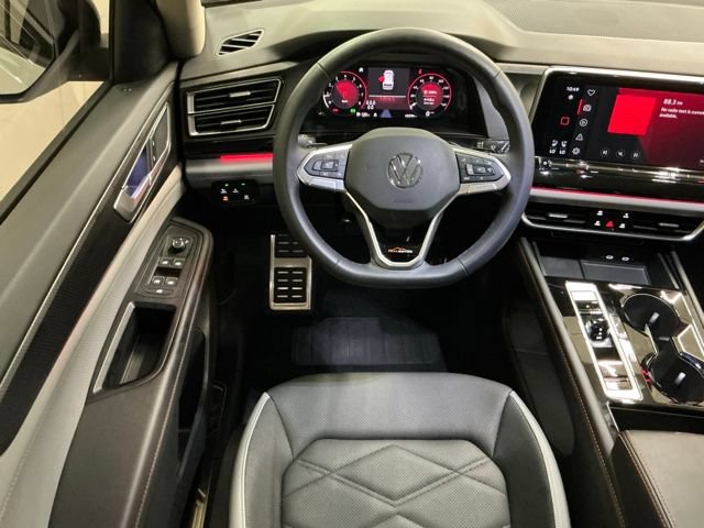 Used 2024 Volkswagen Atlas Peak Edition SE AWD/4WD image 13