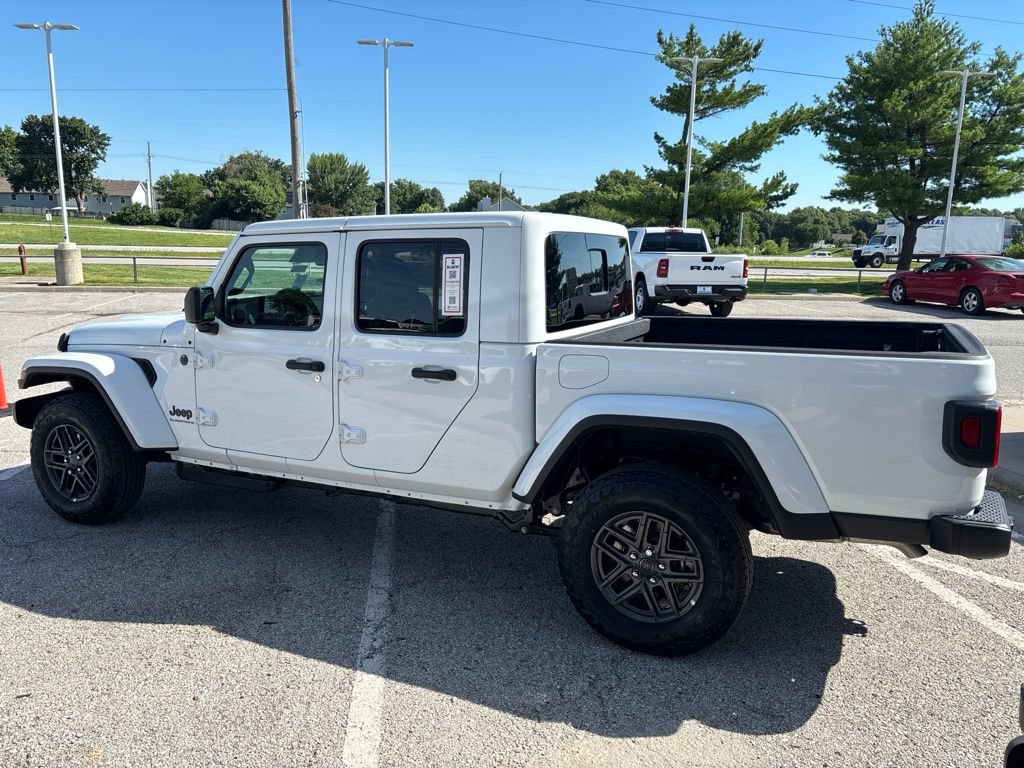 New 2026 Jeep Gladiator Sport AWD/4WD image 17