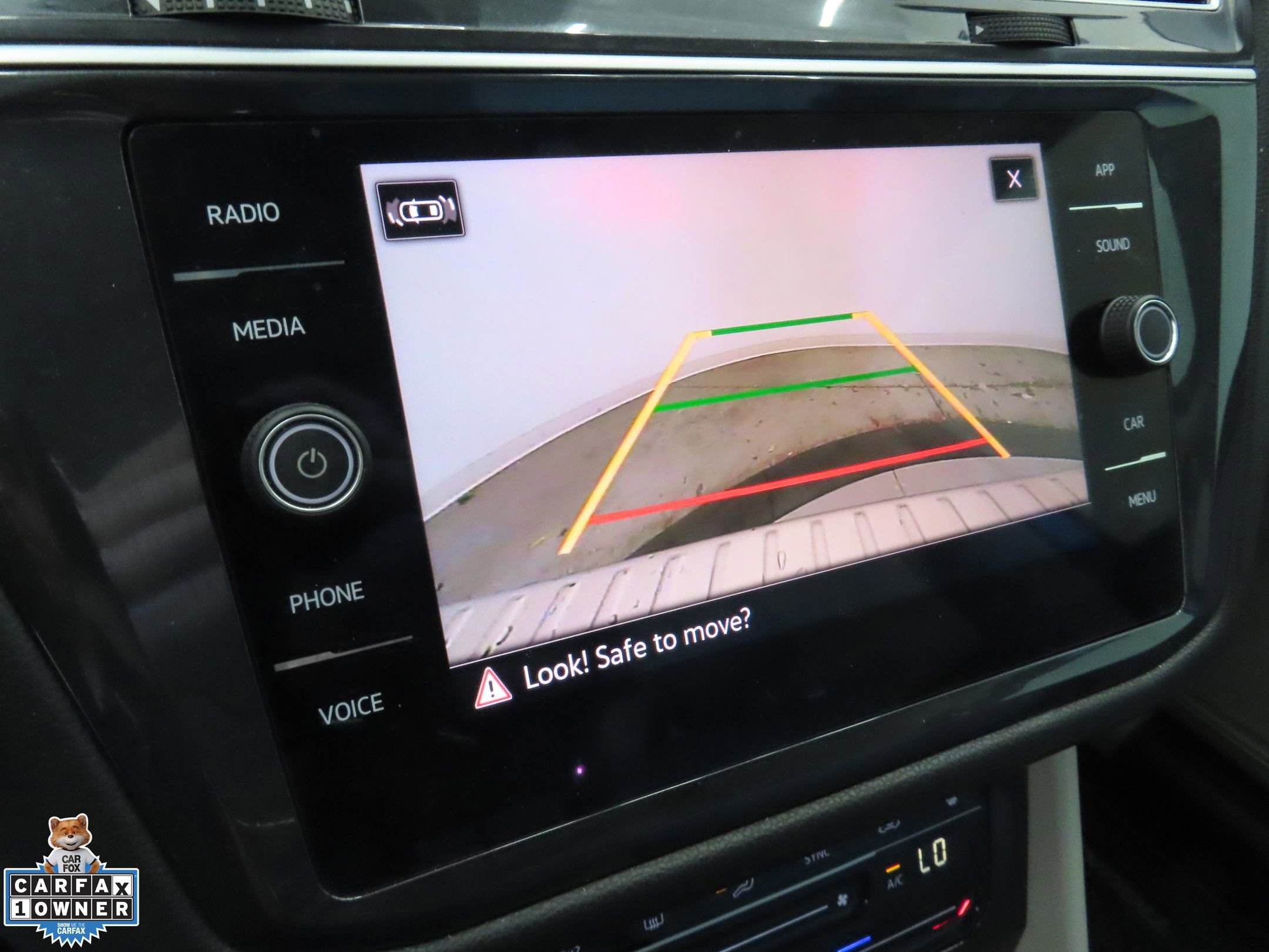 Certified 2024 Volkswagen Tiguan SE FWD image 18