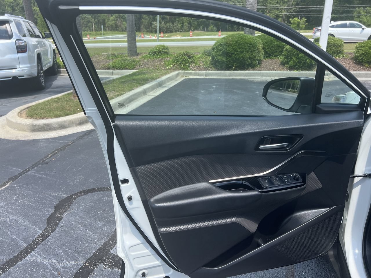 Used 2021 Toyota C-HR Limited FWD image 14