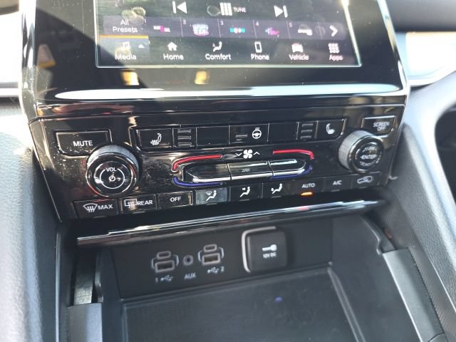 Used 2025 Jeep Grand Cherokee Altitude AWD/4WD image 22
