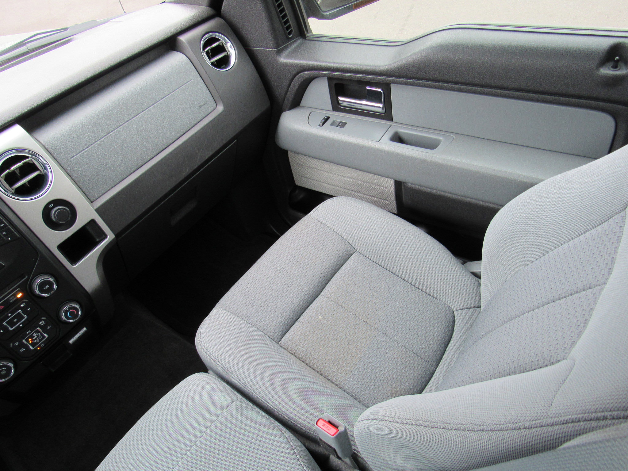 Used 2014 Ford F150 XLT w/ XLT Chrome Package image 32