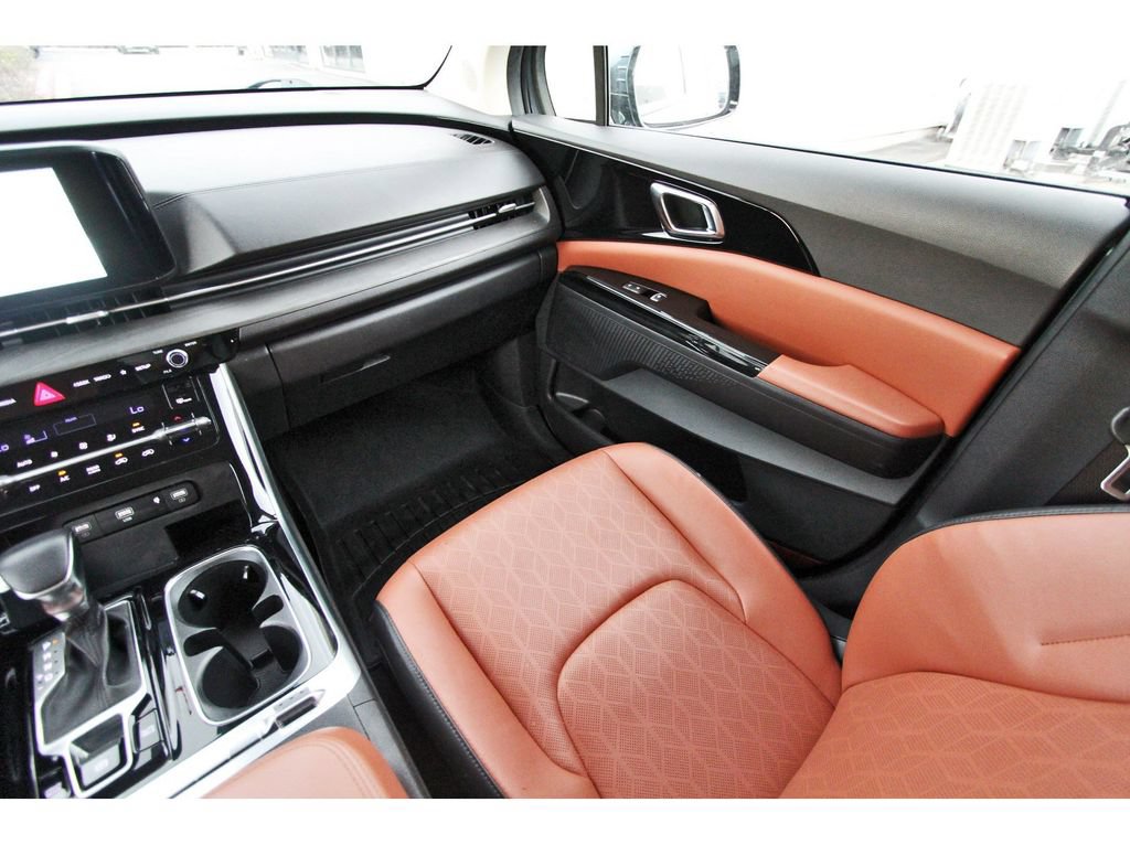 Used 2023 Kia Carnival SX FWD image 11