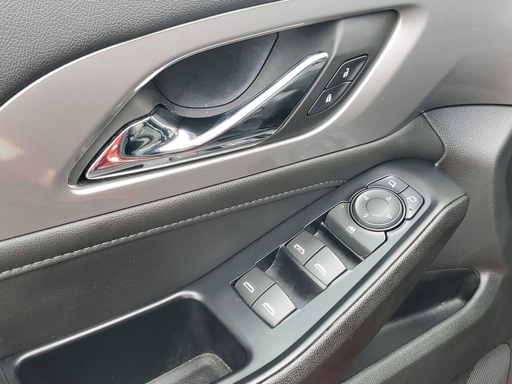 Used 2023 Chevrolet Traverse LT image 17