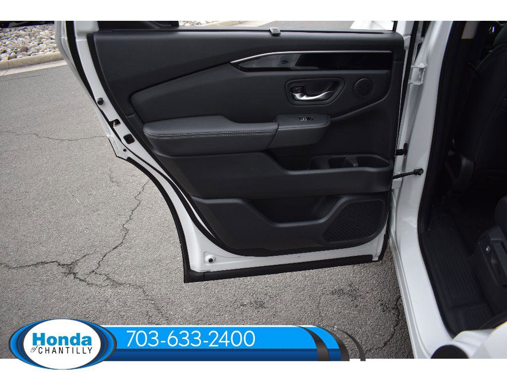 New 2025 Honda Pilot Touring image 28