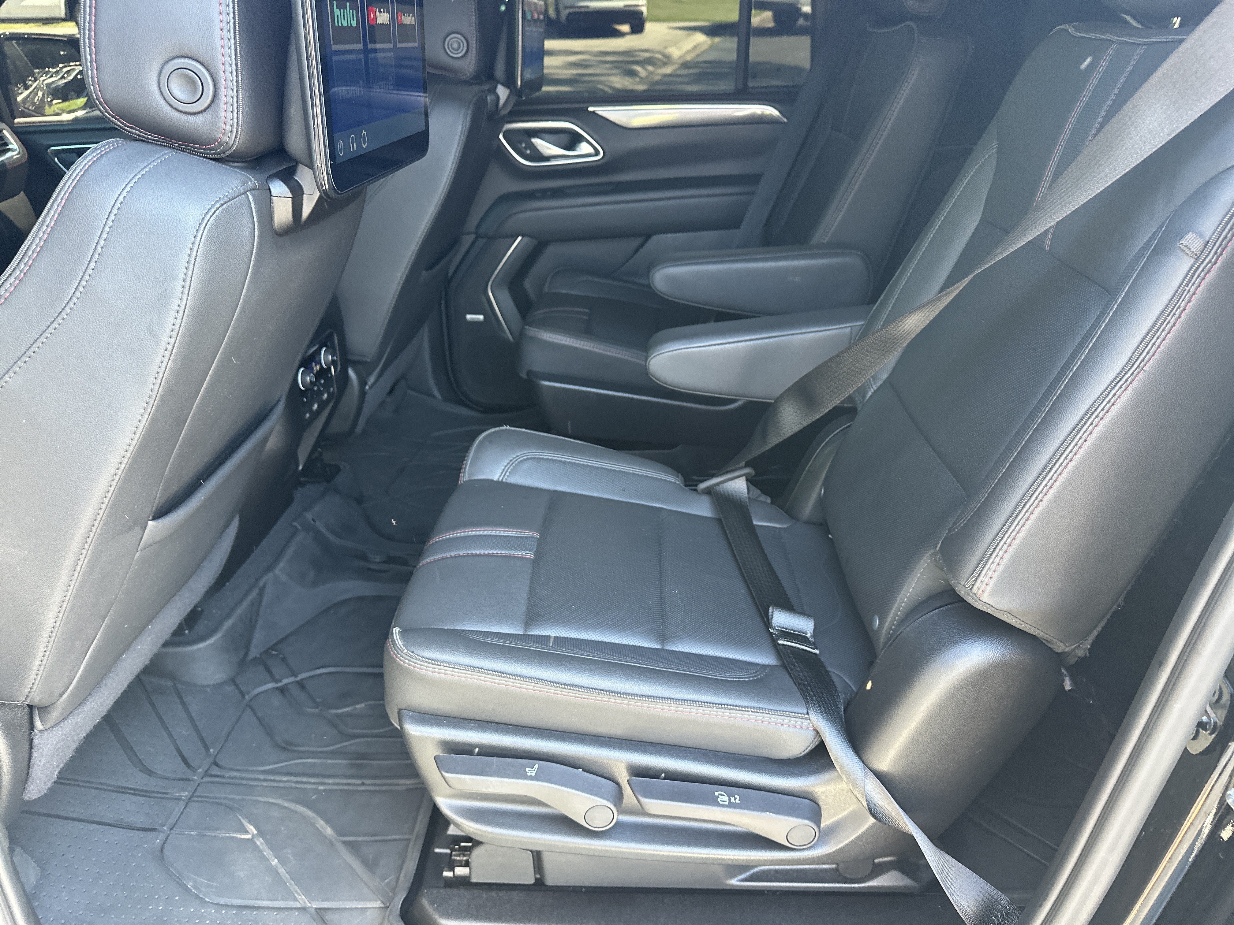 Used 2024 Chevrolet Suburban RST w/ Luxury Package AWD/4WD image 19