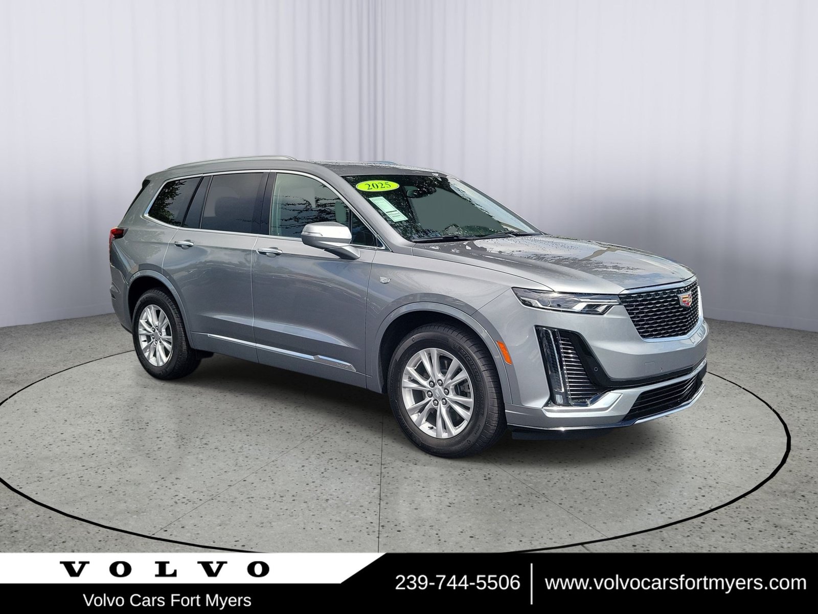 Used 2025 Cadillac XT6 Luxury FWD image 1