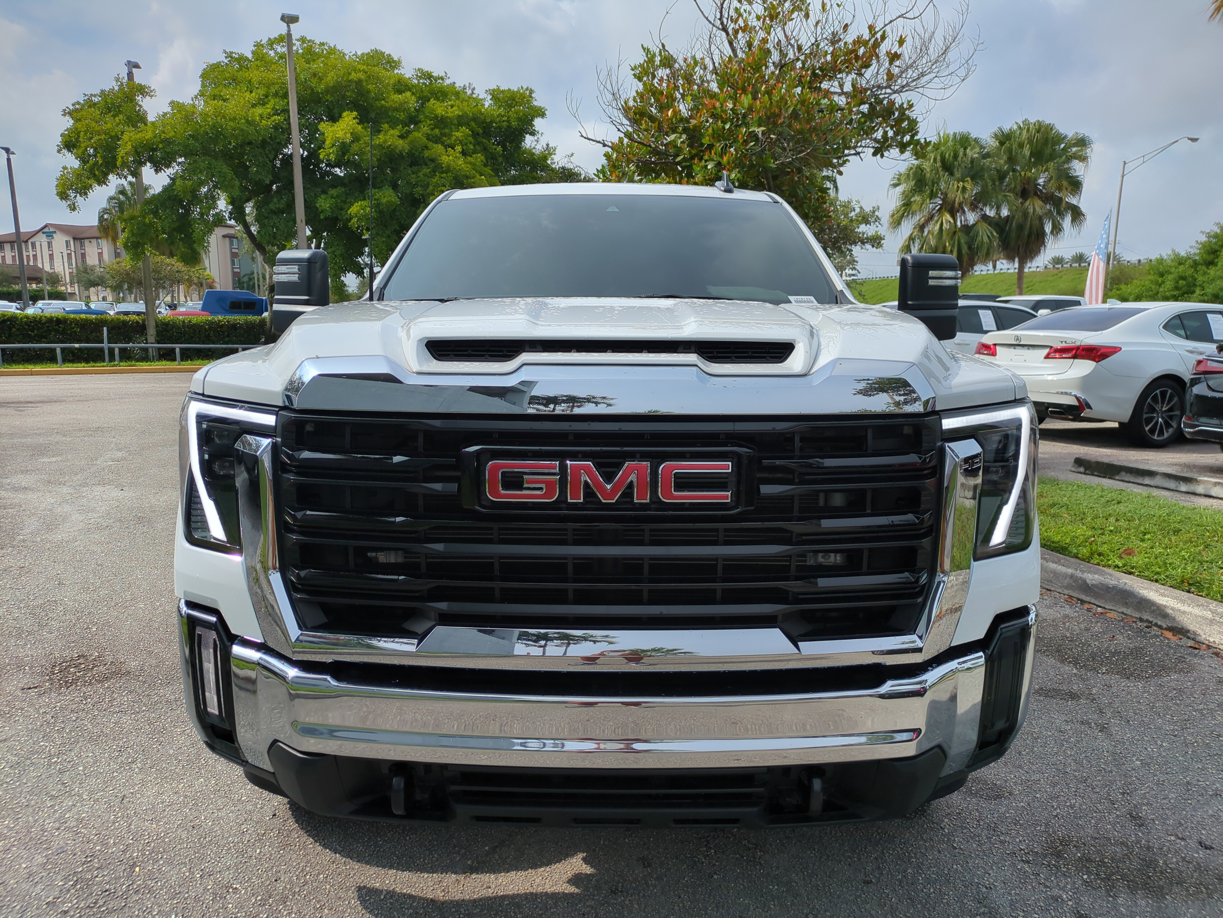 Used 2024 GMC Sierra 2500 Pro w/ Convenience Package image 3