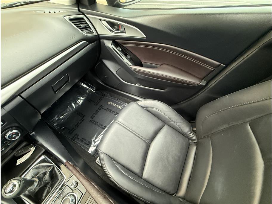 Used 2018 MAZDA MAZDA3 Touring FWD image 12