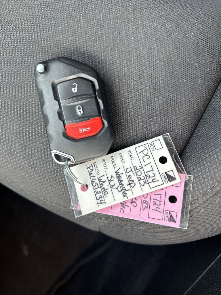 Used 2023 Jeep Wrangler Unlimited image 30